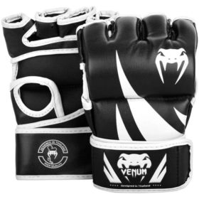 Zwart witte mma handschoenen van Venum Challenger.