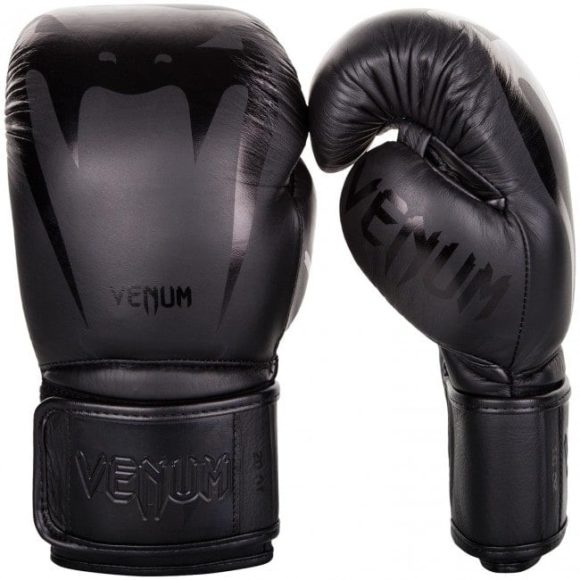 Zwarte lederen (kick)bokshandschoenen van Venum giant 3.0.