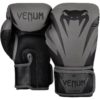 Grijs zwarte (kick)bokshandschoenen van Venum Impact.