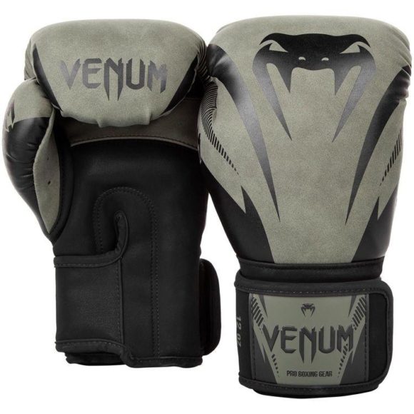 Khaki zwarte (kick)bokshandschoenen van Venum Impact.