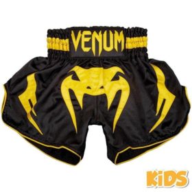 Zwart geel thai- en kickboks broekje voor kinderen van Venum bangkok infermo.