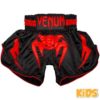 Zwart rood thai- en kickboks broekje voor kinderen van Venum bangkok infermo.