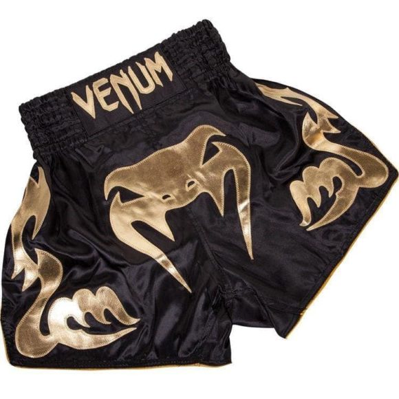 Zwart gouden thai- en kickboks broekje van Venum bangkok infermo.