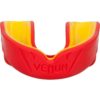 Rood gele gebitsbeschermer van Venum challenger.