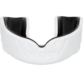 Wit zwarte gebitsbeschermer van Venum challenger.