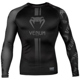 Zwarte rashguard long sleeves van Venum logos.