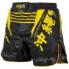 Zwart geel mma fightshort van Venum okinawa 2.0.
