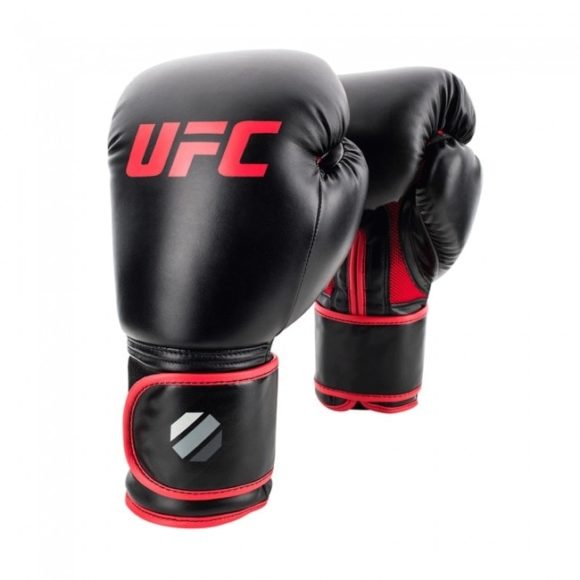 Zwart rode (kick)bokshandschoenen muay thai style van UFC contender.