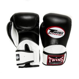 Zwart witte (kick)bokshandschoenen van Twins, de bgvl 11.