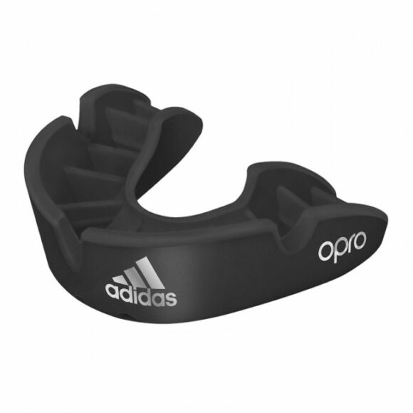 Zwart boksbitje van OPRO in samenwerking met Adidas, voor kinderen en volwassenen.