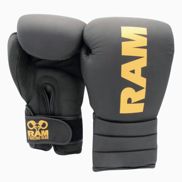 Leren (kick)bokshandschoenen van RAM.