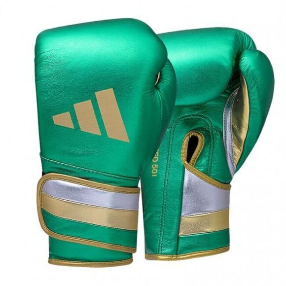 Groen gouden kickbokshandschoenen van Adidas, voor professionals.