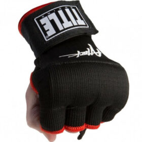 Zwarte binnenhandschoenen voor boksen van het merk Title.